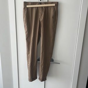 brown cropped trouser with cuff.